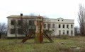 На красной линии 1500кв. здание.
